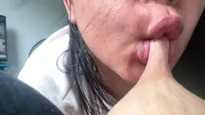Best friends help amateur wife with her afternoon routine