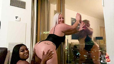 Big Booty Ms London Facesits Mz Dani Who Tounges Her Pussy