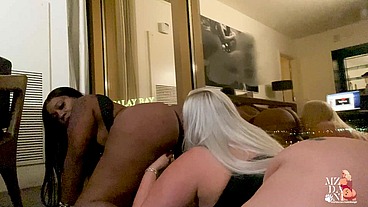 Big Booty Ms London Facesits Mz Dani Who Tounges Her Pussy
