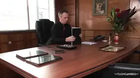 Ebony secretary gets a raise after fucking with her white boss