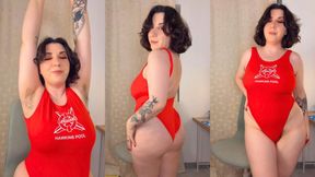 Swimsuit-wearing Babe gets Horny for Speed wearing guy