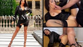 ALYSA AIME LE CUIR ET LES BAS NYLON