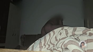 Esposa liberada fudendo com amante na cama do casal