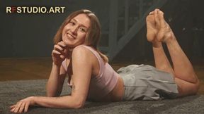 Evie - Hot Foot Show (FULL HD MP4)
