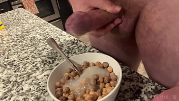 Hung Bodybuilder Unloads Multiple Cumshots Into Cereal