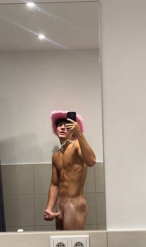 Solo: ultra-cute livio bate scorching pin