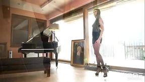 Sarah Sultry'_s Sexy Solo