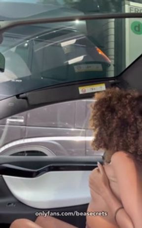 I show my boobs to the truck driver