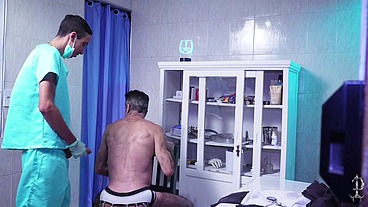 Enfermeiro Flagrou o Doutor Se Masturbando e Foi Aliviar Seu Tesão Na Cuceta - Consultório Profanus Episódio 8: Auxiliar de Cu É Rola (COMPLETO) MM08