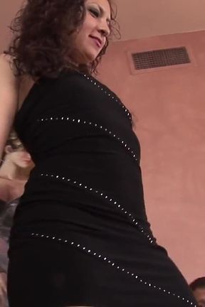 Fit hunk gets curvy Latina's pussy wet before fucking and creaming her