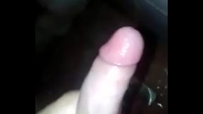 Me hago la paja mientras me ba&ntilde_o