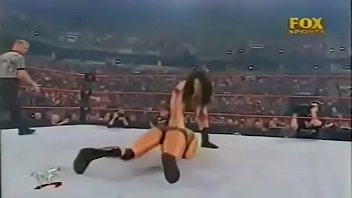 Trish Stratus vs Chyna. Raw 2001.