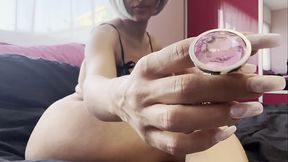 Je me cale un gode dans le cul et me fait jouir la chatte