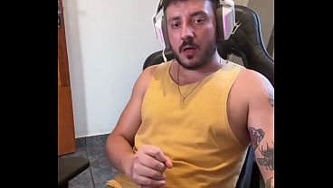 Me masturbando na cadeira gamer