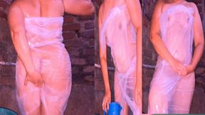 Sri Lankan girl bathing in the bathroom is so funny
