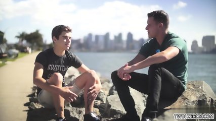 Big dick twinks bareback and cum in ass