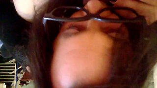 Sissy Valentinne suce dede gorge profonde POV