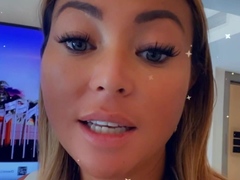 Brunette Solo Webcam Masturbation
