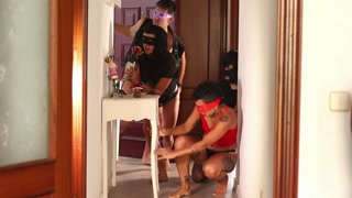 Thiefs went into a house and have an orgy - MMFF