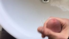 Solo Gay Twink Masturbates and squirts in the bathroom over free gay porn