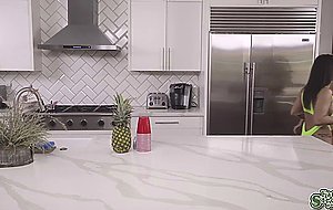 Stepsisters Alessia Luna and Nikki Sweet pool threesome