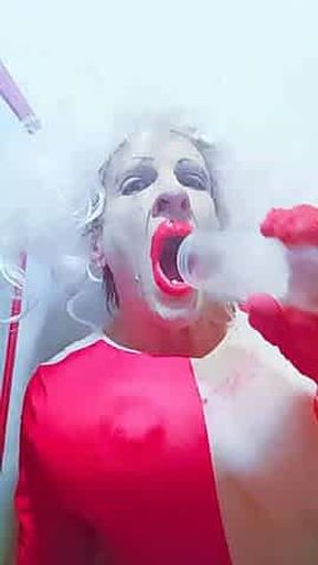 BLONDE CROSSDRESSERS !