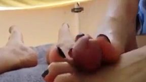 § cari - black toes blue towel