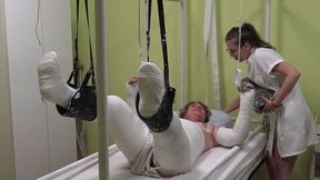 Niki in the hospital in big cast