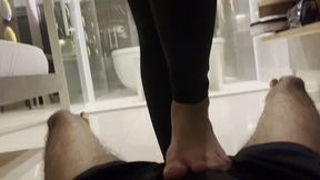 pretty feet and leggings to kick you + pov (4k)