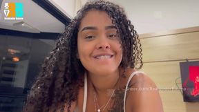 vizinha safada me convidou pra assistir um filme e me recebeu de lingerie (video 1)