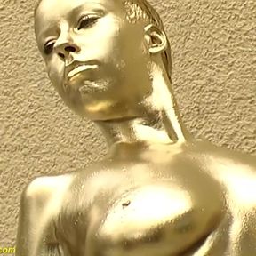 Crazy outdoor gold metallic painted busty statue girl
