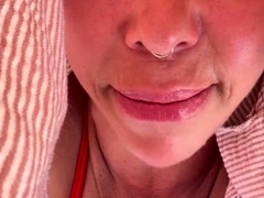 Amateur housewife pussyrubs while jerking POV