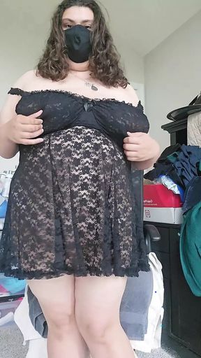 BBW oils up for masturbation