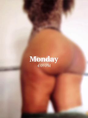 Curvy blonde amateur GF performs Monday morning routine