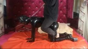 LATEX05_Ponygirl not only needs pony steps, but also bumpy under the puppet, reward is a climax
