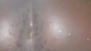 Travestis sexys se hacen creampie en el culo con fuerza