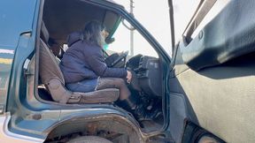 driving old van in leather boots m02