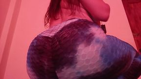 Thick juicy latina plays with her body