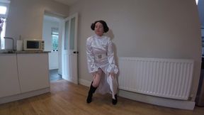 Princess Leia cosplay in knee boots &ndash; dancing striptease