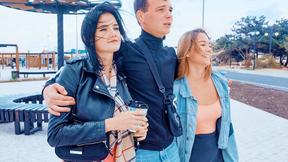 ”Lad enjoys two bisex cuties”