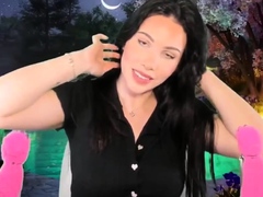 Amateur brunette double toying on webcam