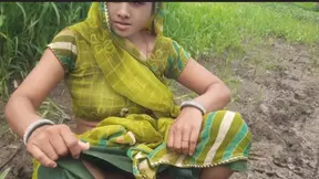 In the open forest, the sister-in-law of the village is showing pussy to the brother-in-law to fuck the ass by cutting the fodder and urinating in the pussy.
