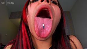 Nixlynka 's vore fun! Tiny stuck on her floss!