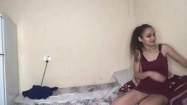 COLOCA A magrinha NESSA POSIÇÃO E METE METE METE METE GOSTOSINHO no pelo sem camisinha.