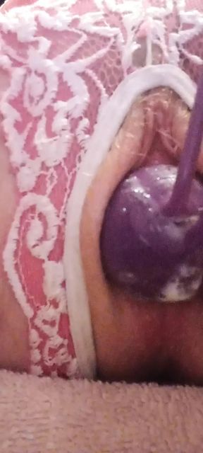 My pussy makes cum from horniness