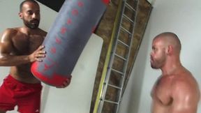 plan fetish en cuir en backroom de barcelone