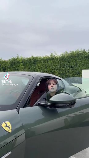 K-pop idol shows off her belly sexy moves