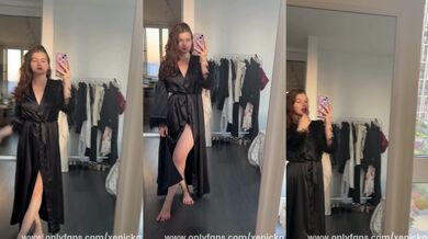 Ukrainian babe strips tees for hungry fans