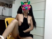 Sirvienta colombiana provoca al jefe para comerse su verga y es follada