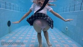 [I love underwater] (Face Visible in Main Clip) I go on a rampage underwater and in my uniform! I do everything I can underwater!